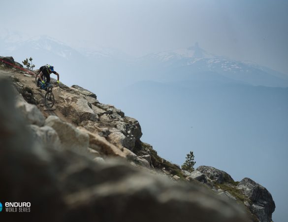 Un'iconica vista del trail Top of the World di Whistler