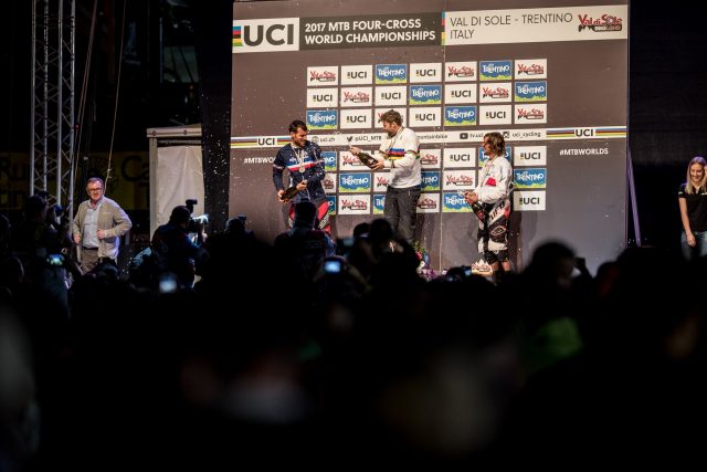 Il podio dei Mondiali 4X: 2° Derbier, 1° Beckeman, 3° Pozzoni - foto: Michele Mondini