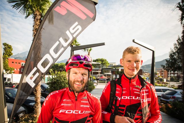 Florian Vogel e Markus Schulte-Lünzum del team Focus XC