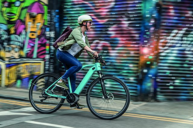 Esteticamente le eBike sono sempre più simili alle biciclette tradizionali, grazie a concept innovativi come la batteria integrata