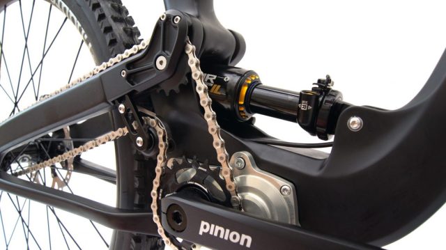 Sguardo ravvicinato alla trasmissione integrata Pinion e al rinvio della catena