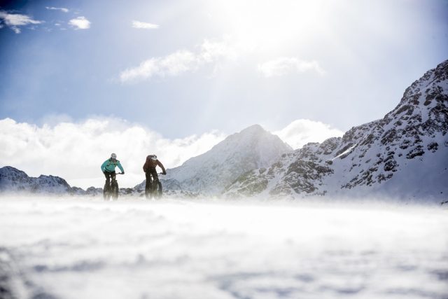 Pedalando sulla neve, a Sunny Valley nei dintorni di Santa Caterina Valfurva - foto: Markus Greber