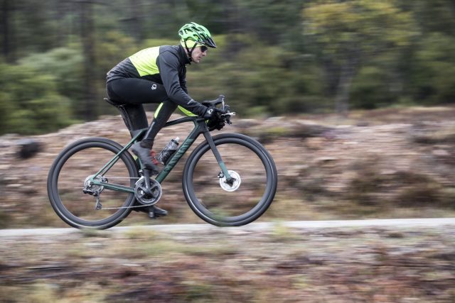 Canyon Grail CF SLX 8.0 Di2 in action