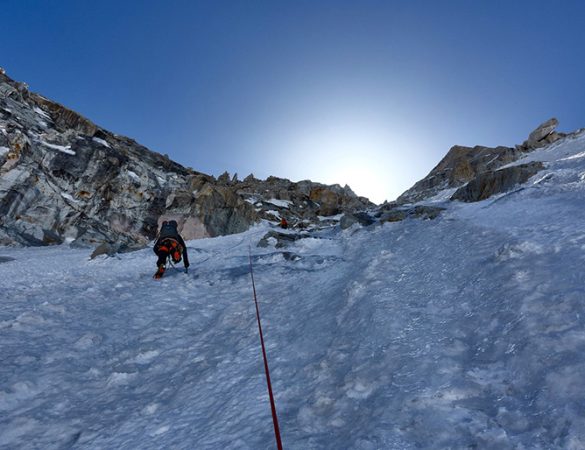 Malcolm Bass, Paul Figg e Guy Buckingham hanno effettuato la prima salita di Janhukot (6805 m) nel Garhwal Himalaya in India.