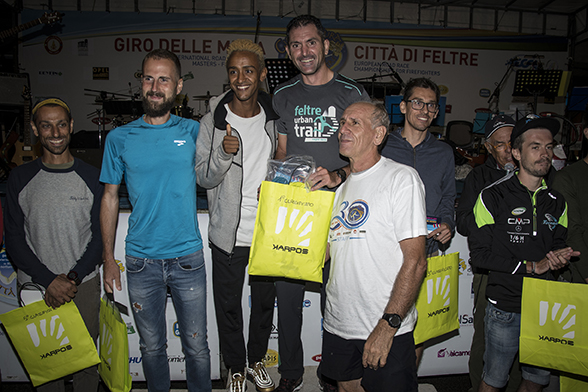 Gabriele De Nard splendido vincitore assoluto del Feltre Urban Trail sul podio insieme allo special guest Yeman Crippa