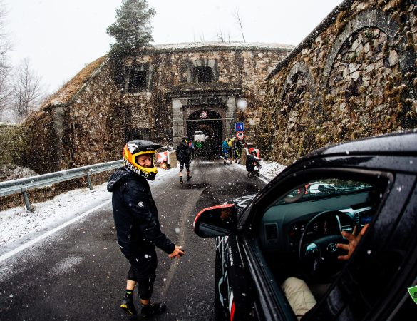 La neve ha causato l'annullamento della prima tappa Superenduro 2019
