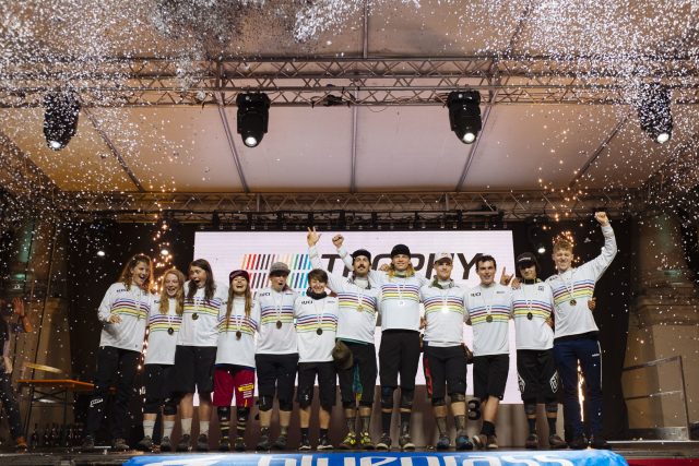 I vincitori del primo Enduro Trophy of Nations sotto l'egida della UCI