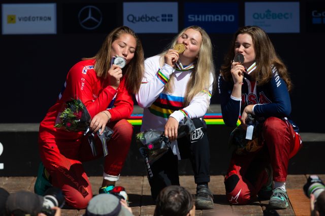 Il podio della gara Junior Women DH ai Mondiali di Mont-Sainte Anne: 2° Millie Johnset, 1° Valentina Holl, 3° Anna Newkirk - foto: ©Michal Cerveny