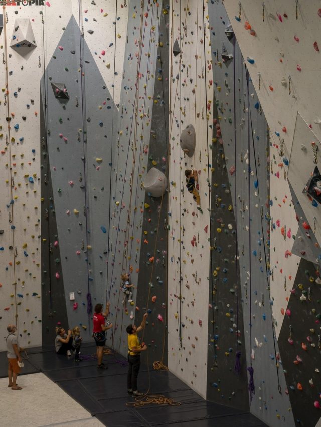 Uno sguardo ai vari e ampi muri per l'arrampicata sportiva di Vesubia Mountain Park