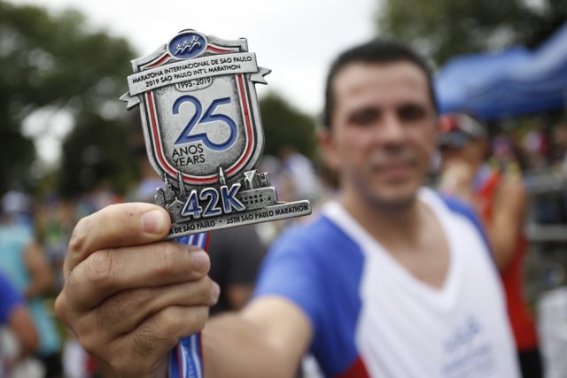 Il meritato traguardo di un runner alla fantasica maratona di San Paolo in Brasile...altro che Jet lag!