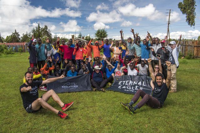 Alcuni componenti del Gruppo di Running Eternal Eagles di Roma uno dei più numerosi e attvi della Capitale, durante l'esperienza in Kenia due anni fa.