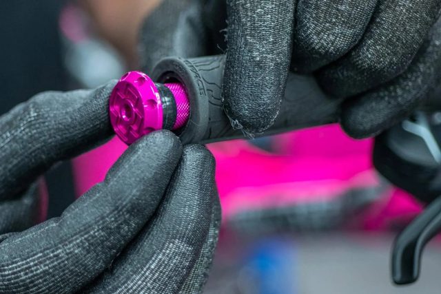Muc-Off Stealth Tubeless Puncture Plug - 04