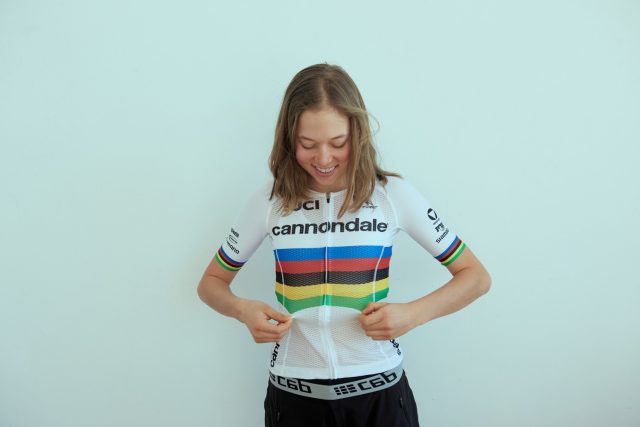 Mona Mitterwallner - XCO U23 World Champion jersey