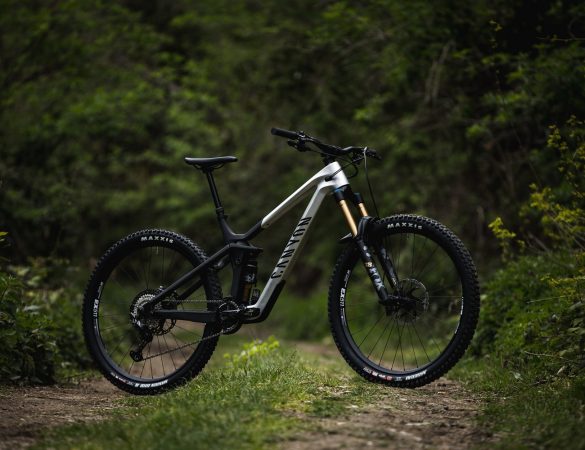 Canyon Strive CFR MY22 - cover