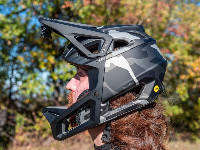 Fox Proframe RS casco MTB integrale leggero in test - cover