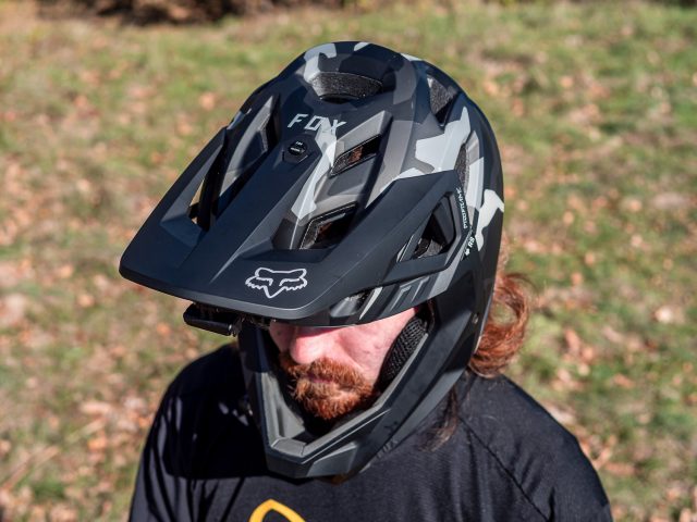 Fox Proframe RS casco MTB integrale leggero in test - visiera