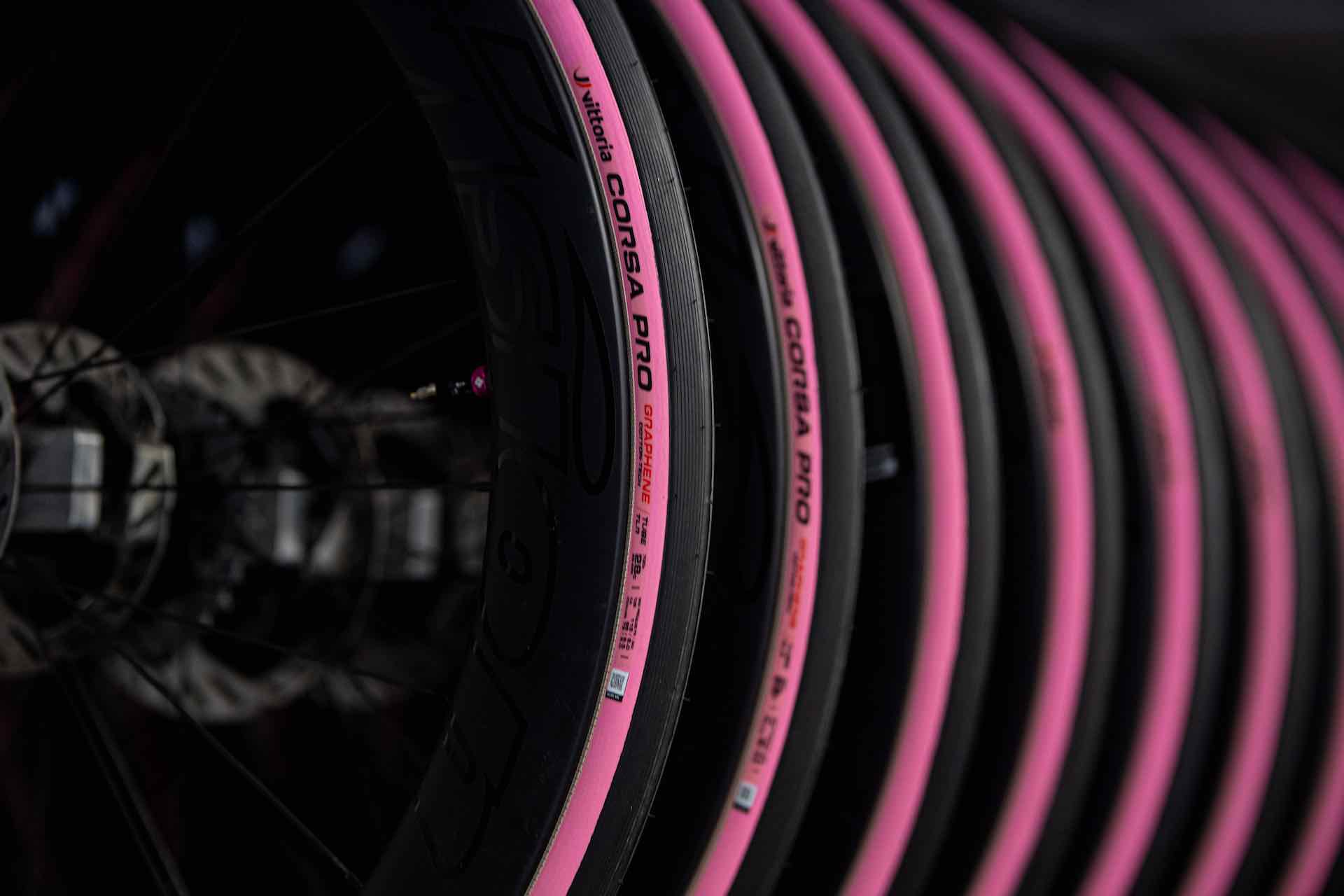 Vittoria omaggia il Giro d'Italia con uno pneumatico rosa