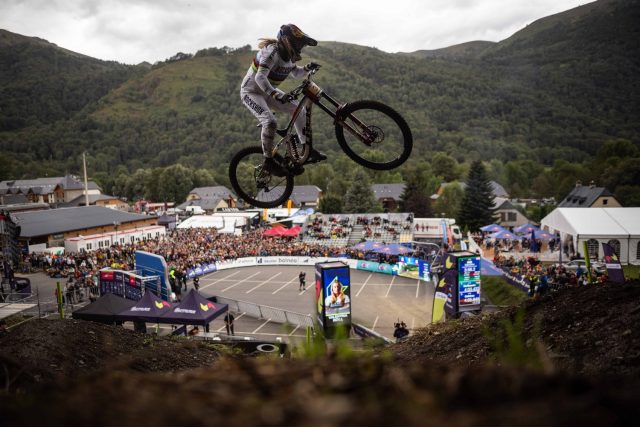 DH World Cup Loudenvielle report - Valentina Holl