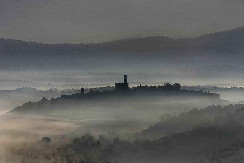 Casentino e castello di Poppi - Foto Fabio Beconcini
