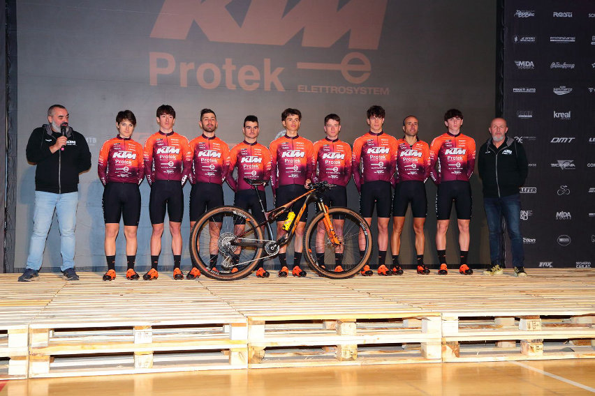 KTM Protek Elettrosystem presentazione team 2024 - cover