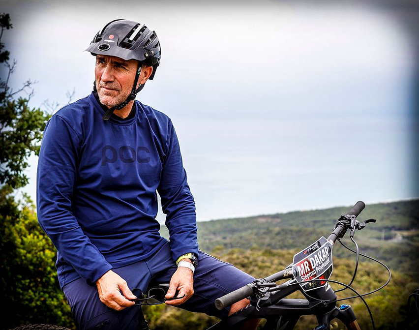 Stéphane Peterhansel con Thok E-Bikes - ritratto bici