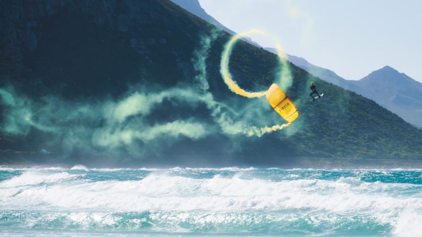 Airush Lift kite e Livewire kiteboard action picture