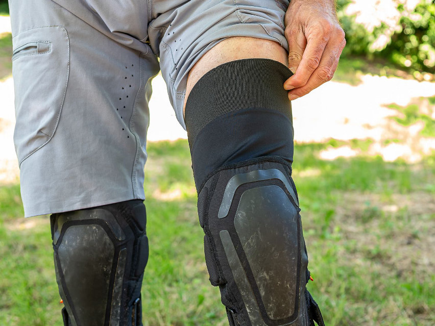 fox launch pro knee guard - test ginocchiere mtb - 04