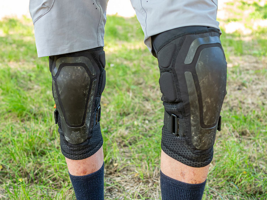 fox launch pro knee guard - test ginocchiere mtb - cover