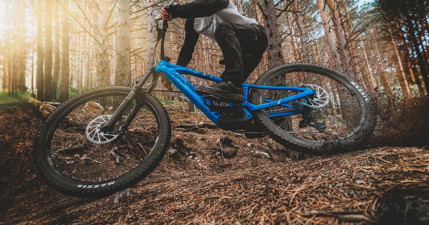 mondraker sly - emtb light con bosch sx - action