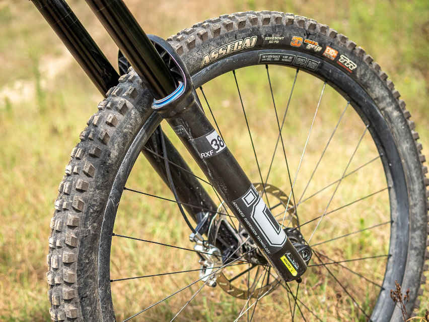 Mondraker Dune XR - eMTB Light con Bosch SX - forcella