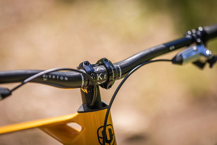 mondraker gamma 2025 anteprima - cockpit raze carbon rr sl