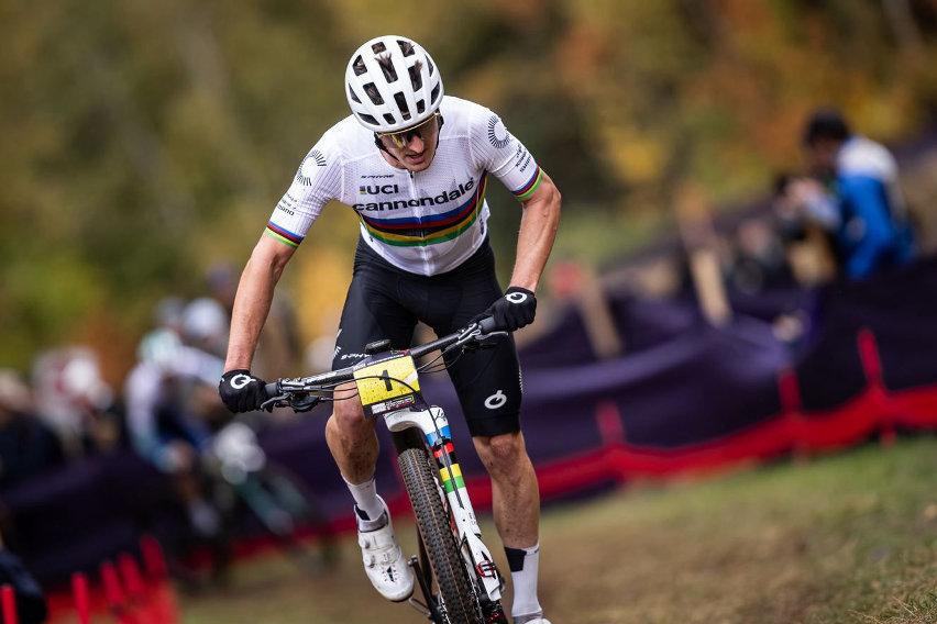 un anno di coppa del mondo xco 2024 - alan hatherly maglia iridata