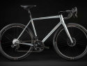 colnago steelnovo bici da corsa in acciaio vista laterale in studio