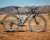 bici gravel mondraker arid vista laterale statica nel deserto