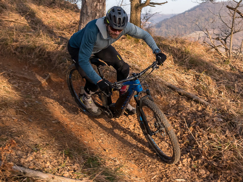 Perché il peso è ancora importante su una mountain bike - action 02