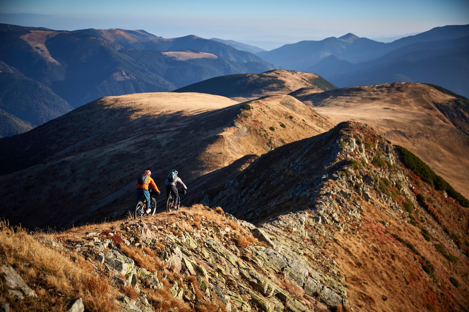 avventura e-bikepacking in romania - cover