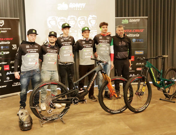 AB Santa Cruz Vittoria Gravity Team - cover