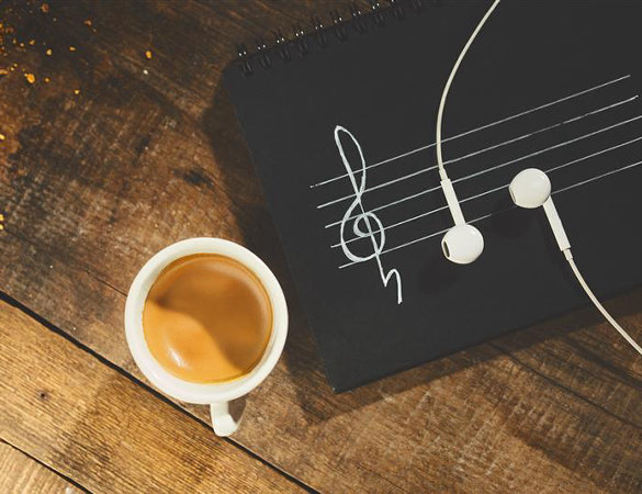 Un buon caffè, musica nelle orecchie e via di corsa!