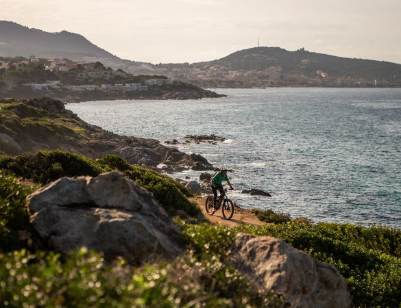 Corsica - sentieri selvaggi - Ile Rousse Balagne MTB - cover