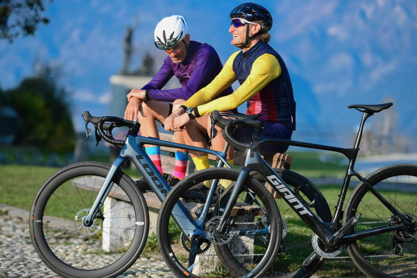 eBike Giant Defy E+ e Look E-765 Optimum foto statica in esterni