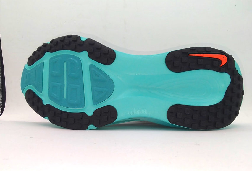 NIKE Vomero