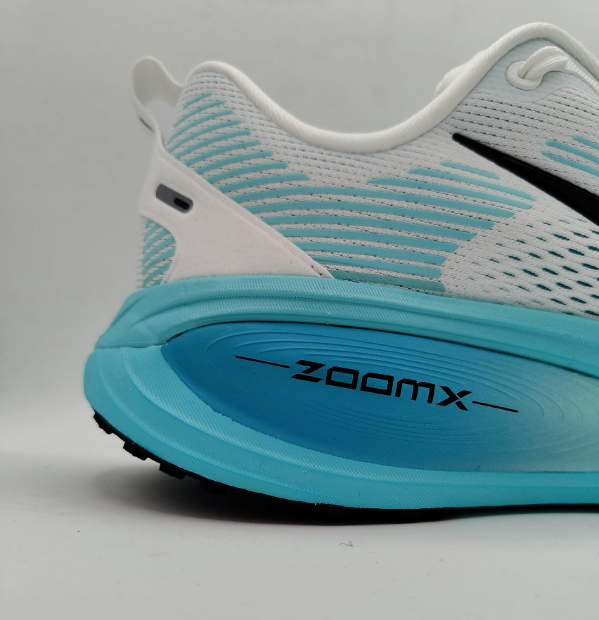 NIKE Vomero
