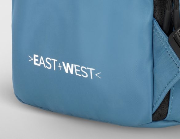 >East+West< di DONE!, la parola movimento ha un nuovo significato