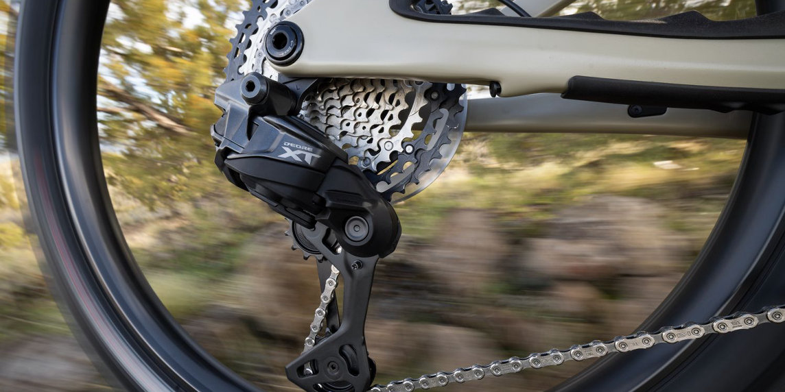 Shimano XT M8200 Di2: trasmissione wireless per MTB ad alte prestazioni