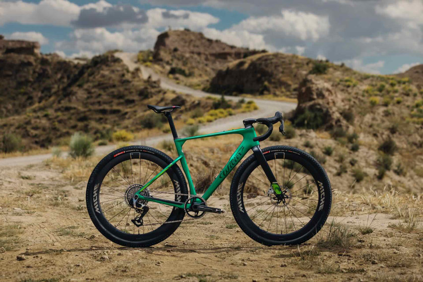 wilier rave slr id2 vista laterale ambientata in offroad