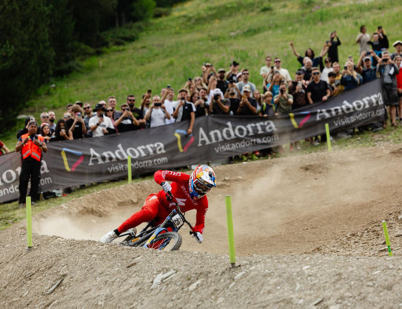 World Cup DH Andorra: run perfette Bruni e Seagrave