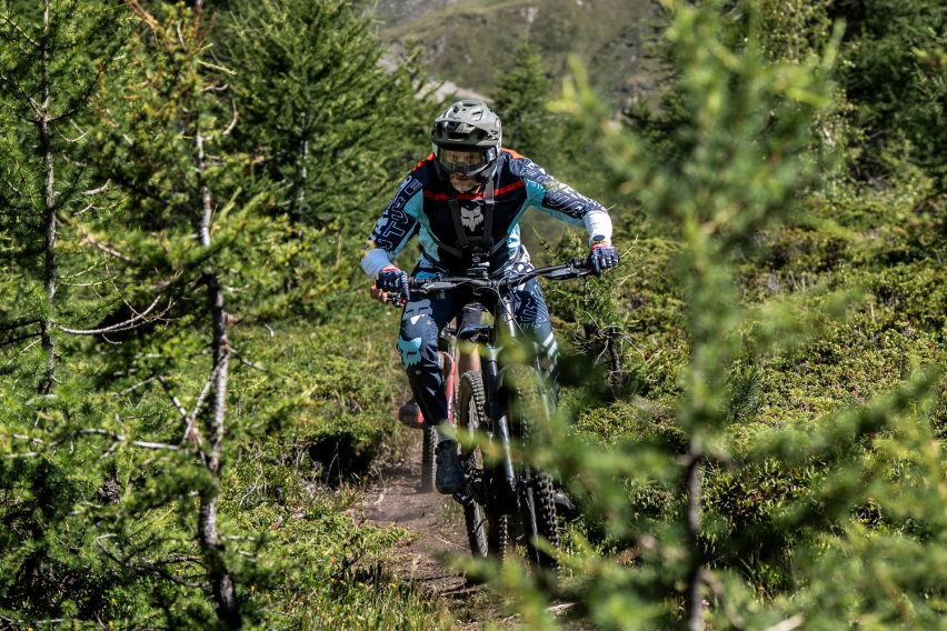 fox flexair elevated - abbigliamento mtb gravity in test