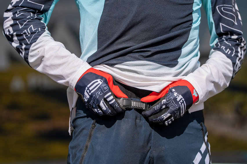 fox flexair elevated - abbigliamento mtb gravity in test - dettaglio pantaloni 01