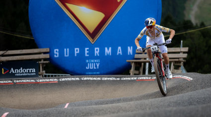 world cup xco andorra 2025 - tom pidcock action 01