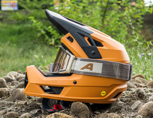 Casco full-face Alpina Pikes MIPS e maschera Circus Q-Lite in test